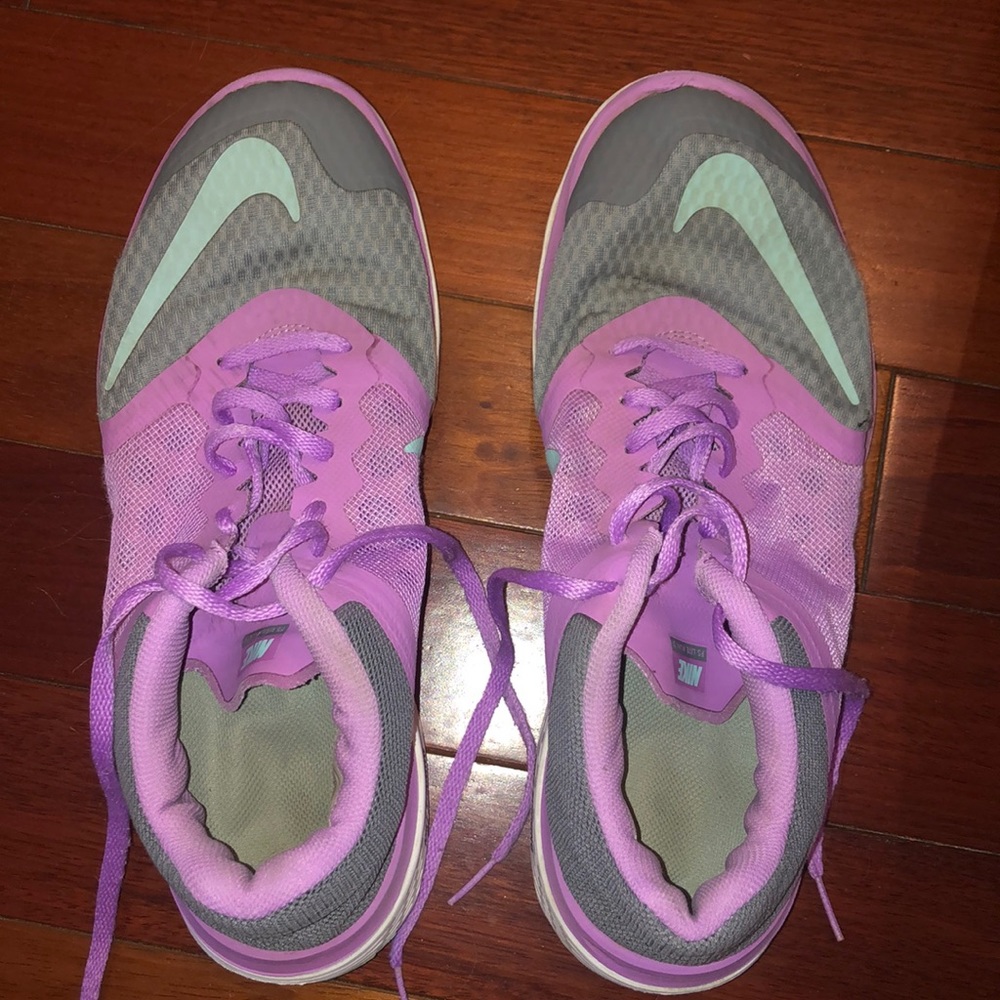 Nike tennis shoes